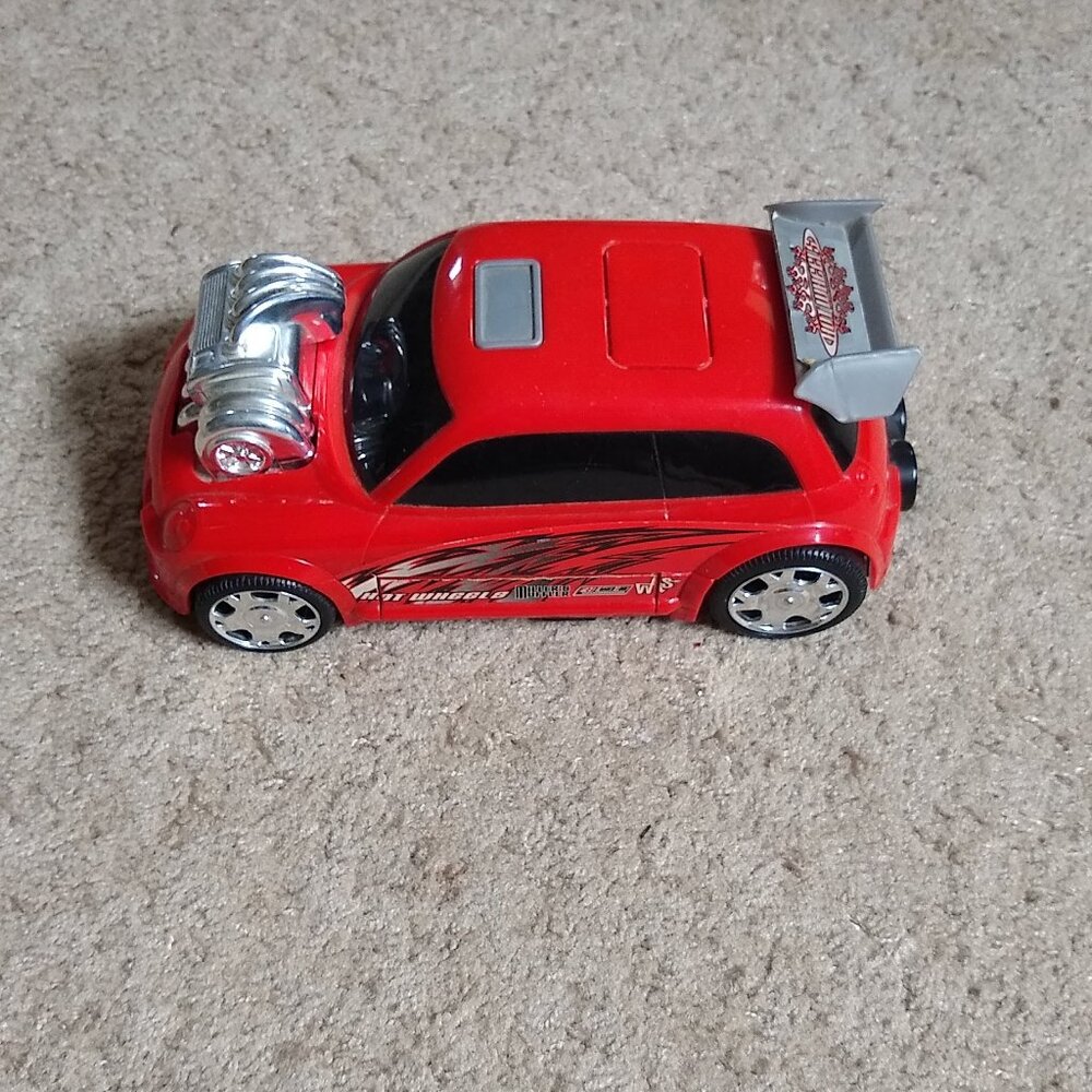 Mattel 2002 Hot wheels Miller's Muffler Red car  Sound in working condition Used
